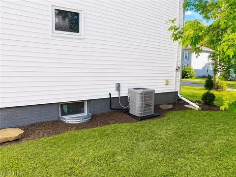 Exterior - 57 Tuttle Ct, Geneva, OH 44041 photo 11 of 12