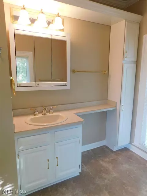 Bath - 57 Tuttle Ct, Geneva, OH 44041 photo 5 of 5