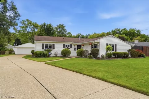 33909 Clark Dr, North Ridgeville, OH 44039
