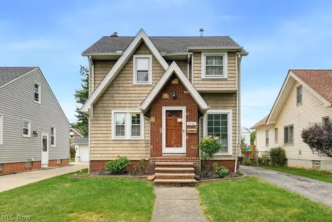 4112 W 158th St, Cleveland, OH 44135