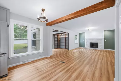 Living - 871 Glenbrook Rd, Boardman, OH 44512 photo 4 of 7