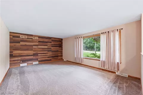 Living - 871 Glenbrook Rd, Boardman, OH 44512 photo 1 of 7