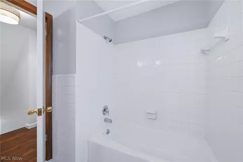 Bath - 871 Glenbrook Rd, Boardman, OH 44512 photo 4 of 4