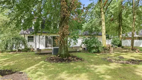 Exterior - 871 Glenbrook Rd, Boardman, OH 44512 photo 5 of 9