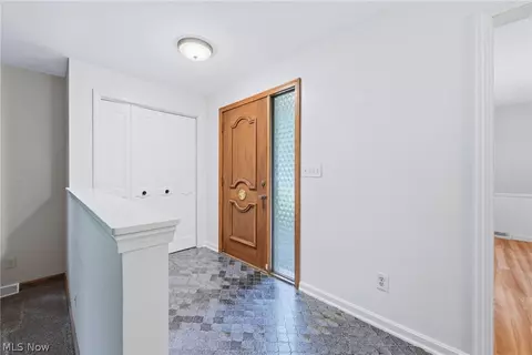 Entry Way - 871 Glenbrook Rd, Boardman, OH 44512 photo 1 of 2