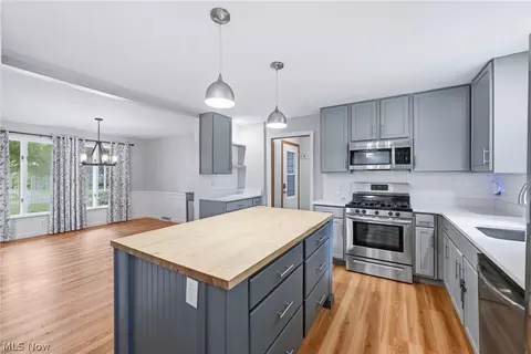 Kitchen - 871 Glenbrook Rd, Boardman, OH 44512 photo 2 of 3