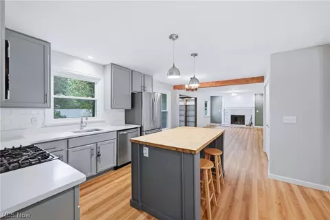 Kitchen - 871 Glenbrook Rd, Boardman, OH 44512 photo 3 of 3
