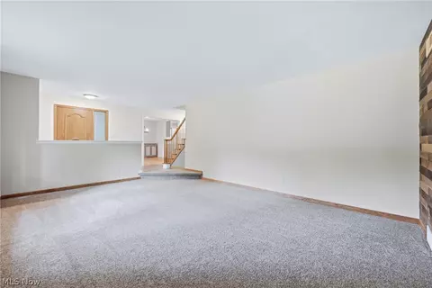Living - 871 Glenbrook Rd, Boardman, OH 44512 photo 3 of 7