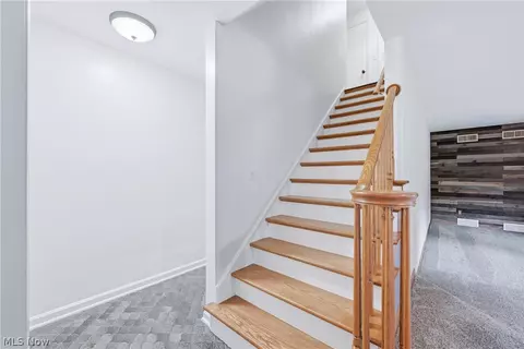 Entry Way - 871 Glenbrook Rd, Boardman, OH 44512 photo 2 of 2