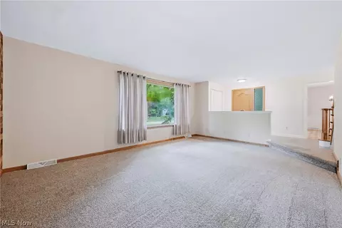 Living - 871 Glenbrook Rd, Boardman, OH 44512 photo 2 of 7