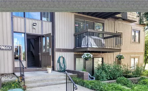 9610 Cove Dr #B18, North Royalton, OH 44133