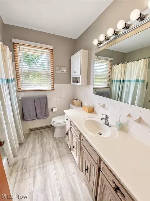 Bath - 578 W Como Ave, Struthers, OH 44471 photo 1 of 4