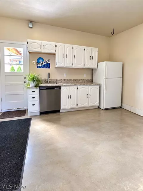 Kitchen - 578 W Como Ave, Struthers, OH 44471 photo 5 of 5