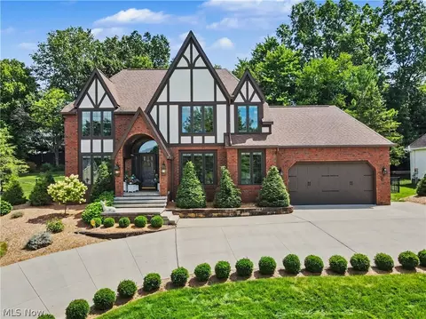 2835 Valley Rd, Cuyahoga Falls, OH 44223