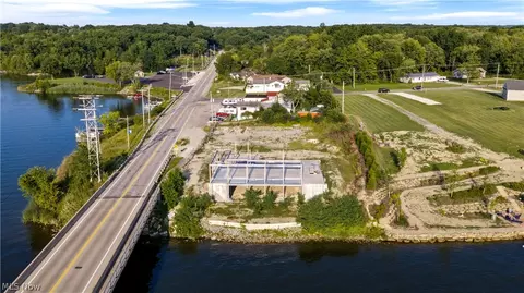 17000 Mahoning Ave, Lake Milton, OH 44429