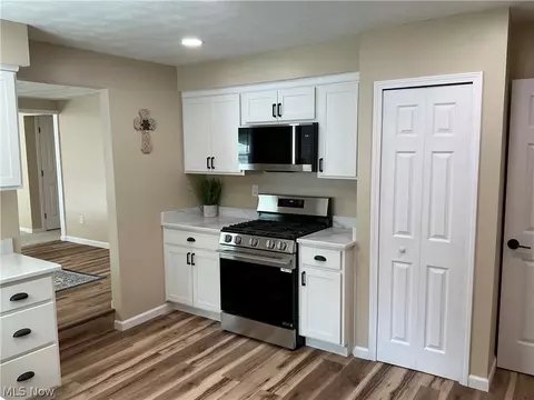 Kitchen - 39569 Calann Dr, Elyria, OH 44035 photo 2 of 2