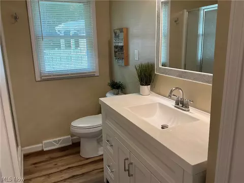 Bath - 39569 Calann Dr, Elyria, OH 44035 photo 1 of 3