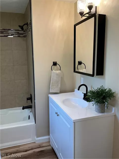 Bath - 39569 Calann Dr, Elyria, OH 44035 photo 2 of 3