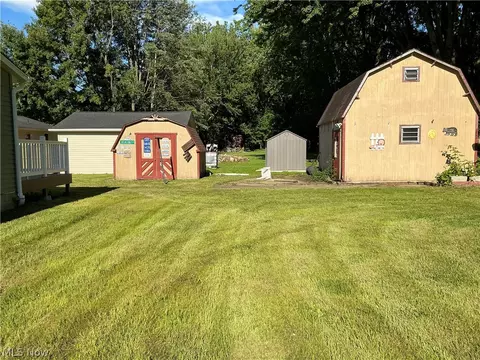 Exterior - 39569 Calann Dr, Elyria, OH 44035 photo 4 of 6
