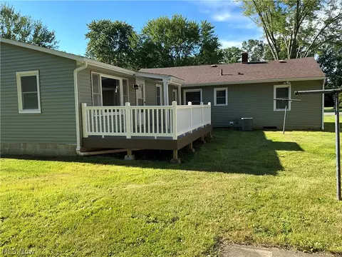 Exterior - 39569 Calann Dr, Elyria, OH 44035 photo 5 of 6