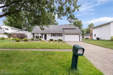 Exterior - 380 Naples Dr, Elyria, OH 44035 photo 8 of 8