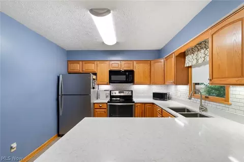 Kitchen - 380 Naples Dr, Elyria, OH 44035 photo 3 of 4