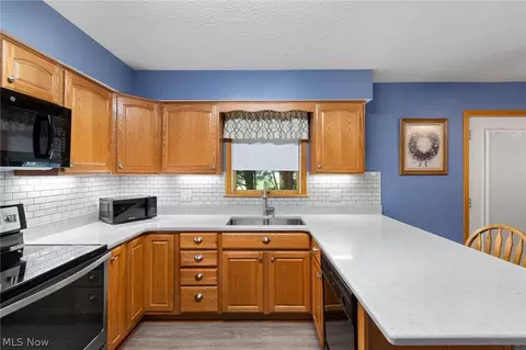 Kitchen - 380 Naples Dr, Elyria, OH 44035 photo 4 of 4