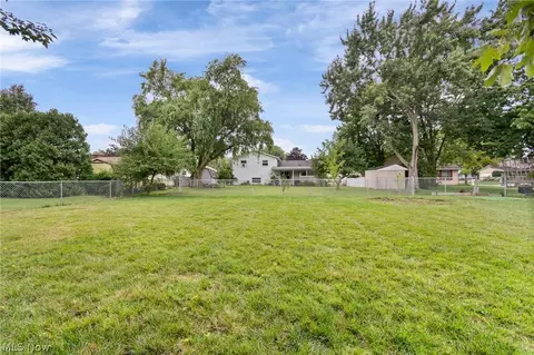 Exterior - 380 Naples Dr, Elyria, OH 44035 photo 6 of 8
