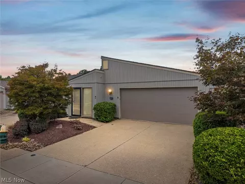 11025 Southwind Ct, Strongsville, OH 44149