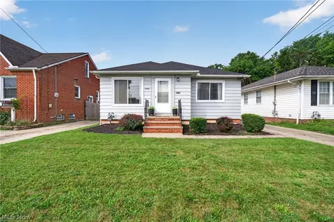 6202 Westminster Dr, Parma, OH 44129