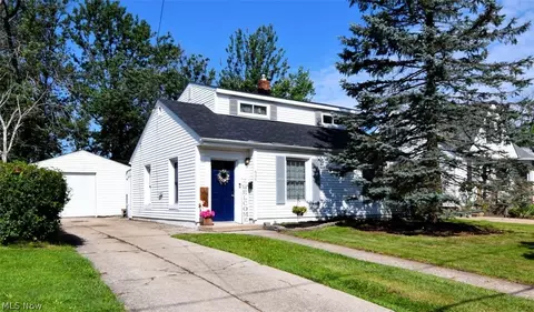 696 High St, Bedford, OH 44146