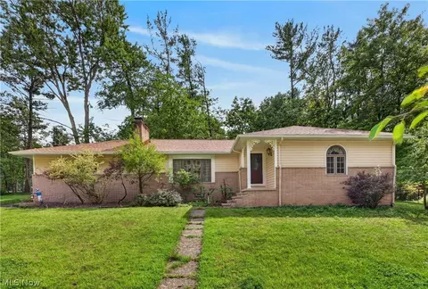 1164 Edgecliff Dr, Bedford, OH 44146
