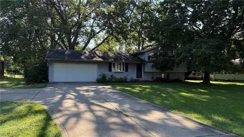 55 Maca Dr, Tallmadge, OH 44278
