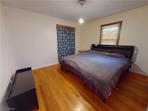 Bedroom - 615 Edison St, Struthers, OH 44471 photo 2 of 4