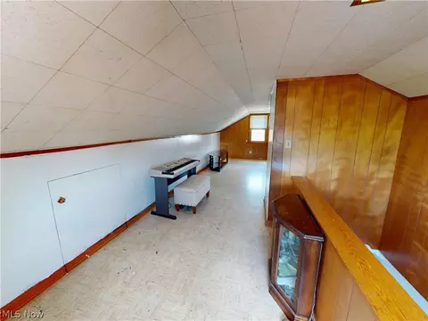 Entry Way - 615 Edison St, Struthers, OH 44471 photo 1 of 1