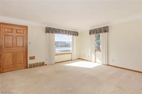 Living - 16897 Mapleboro Ave, Maple Heights, OH 44137 photo 4 of 6