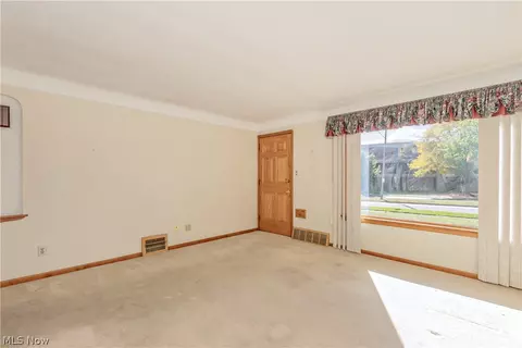 Living - 16897 Mapleboro Ave, Maple Heights, OH 44137 photo 2 of 6