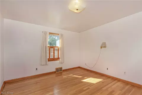 Bedroom - 16897 Mapleboro Ave, Maple Heights, OH 44137 photo 3 of 10
