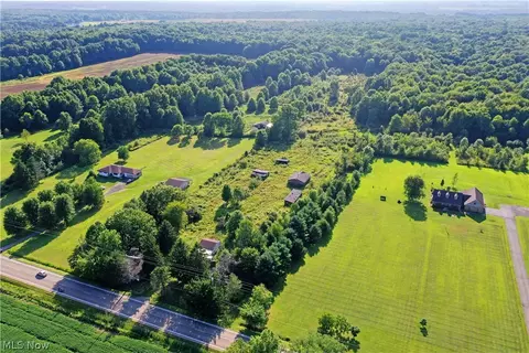 3779 State Route 7, Fowler, OH 44404