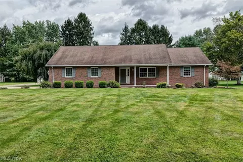 3446 S Avenue Ave SE, New Philadelphia, OH 44663
