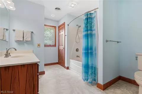 Bath - 3199 Blake Rd, Wadsworth, OH 44281 photo 3 of 4