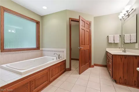 Bath - 3199 Blake Rd, Wadsworth, OH 44281 photo 2 of 4
