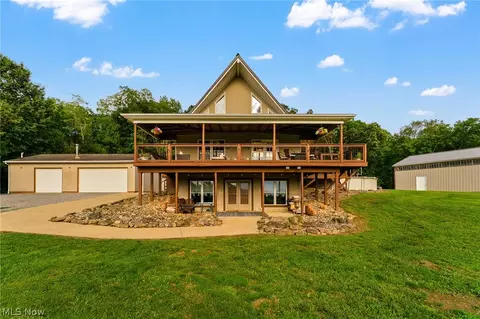 4142 Salineville Rd NE, Carrollton, OH 44615