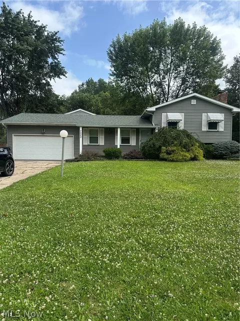 7523 Jaguar Dr, Youngstown, OH 44512