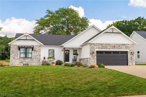 5705 Shadow Ridge Cir NW, North Canton, OH 44720