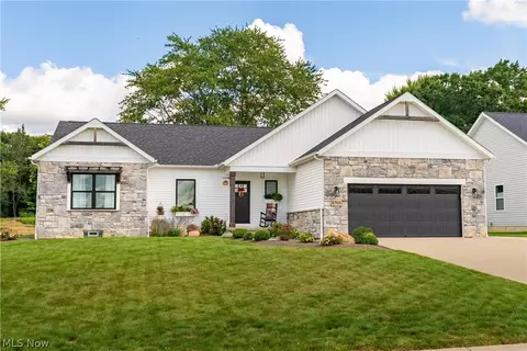 5705 Shadow Ridge Cir NW, North Canton, OH 44720