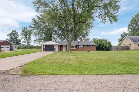 7660 Lakefield St, Louisville, OH 44641