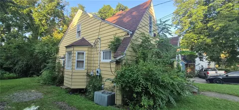 Exterior - 1026 E Schaaf Rd, Brooklyn Heights, OH 44131 photo 2 of 5