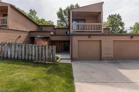 132 Kimrose Ln, Broadview Heights, OH 44147