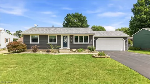 723 Dresden Dr, Hubbard, OH 44425